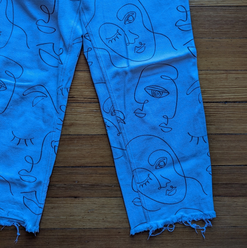 Abstract Face Print White Jeans - Picture 3 of 12